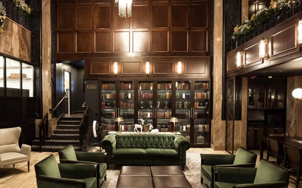 10-romantic-getaways-in-kansas-city-hotel-phillips-curio-collection