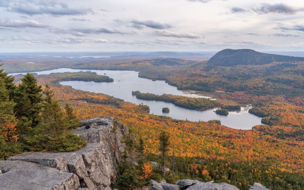 10-romantic-getaways-in-maine-new-england-moosehead-lake-area
