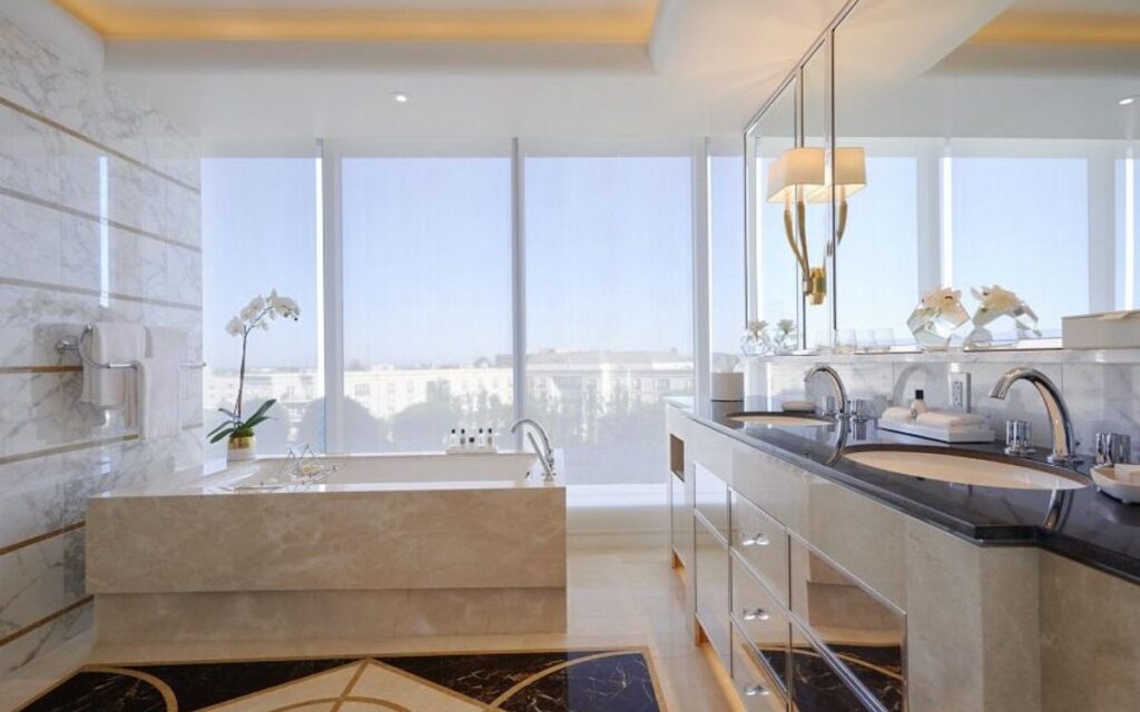 10-romantic-hotels-in-los-angeles-with-in-room-jacuzzi-suites-beverly-hills-hotel