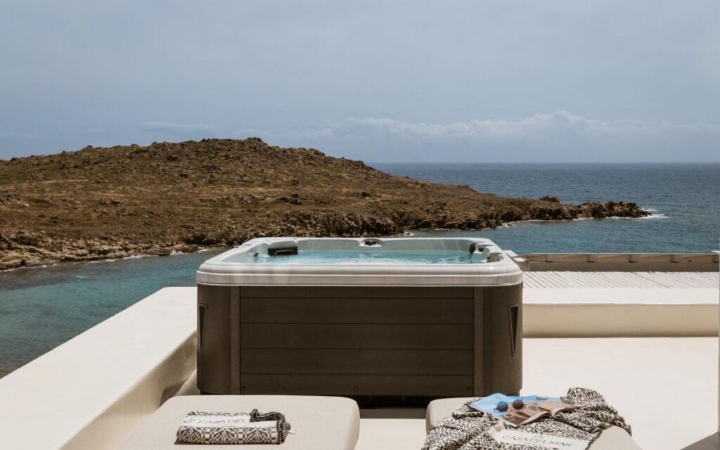 10-romantic-hotels-in-los-angeles-with-in-room-jacuzzi-suites-casa-del-mar