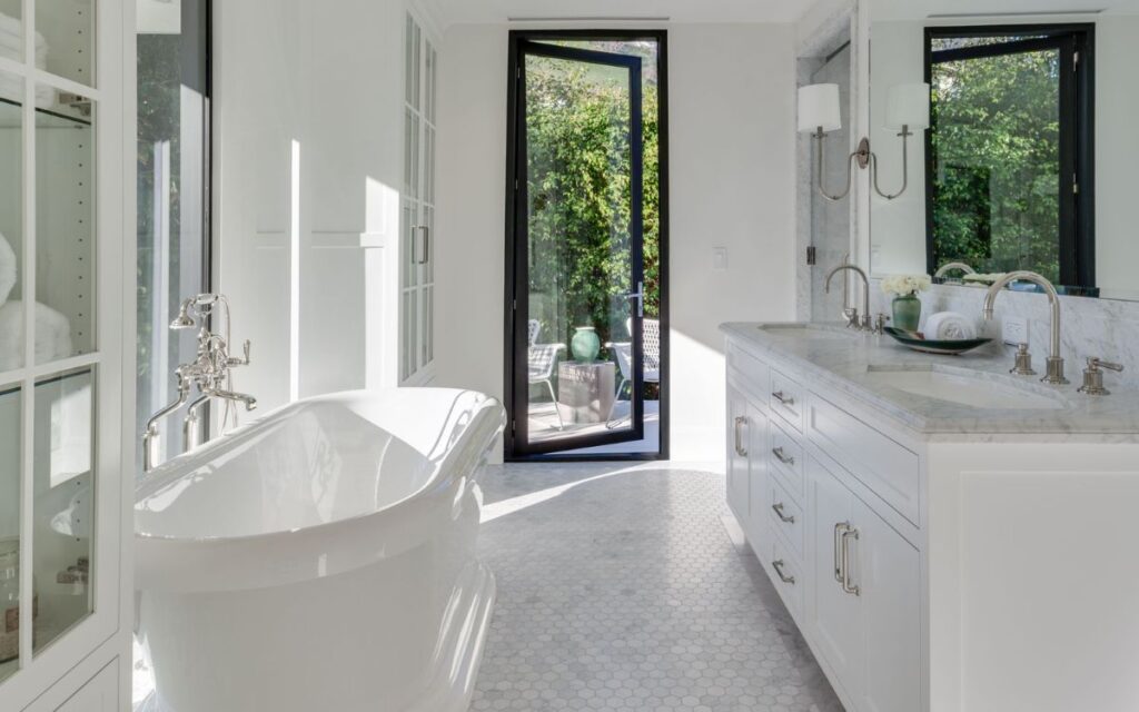 10-romantic-hotels-in-los-angeles-with-in-room-jacuzzi-suites-chateau-marmont