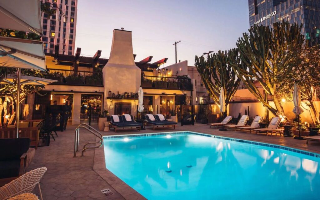 10-romantic-hotels-in-los-angeles-with-in-room-jacuzzi-suites-hotel-figueroa