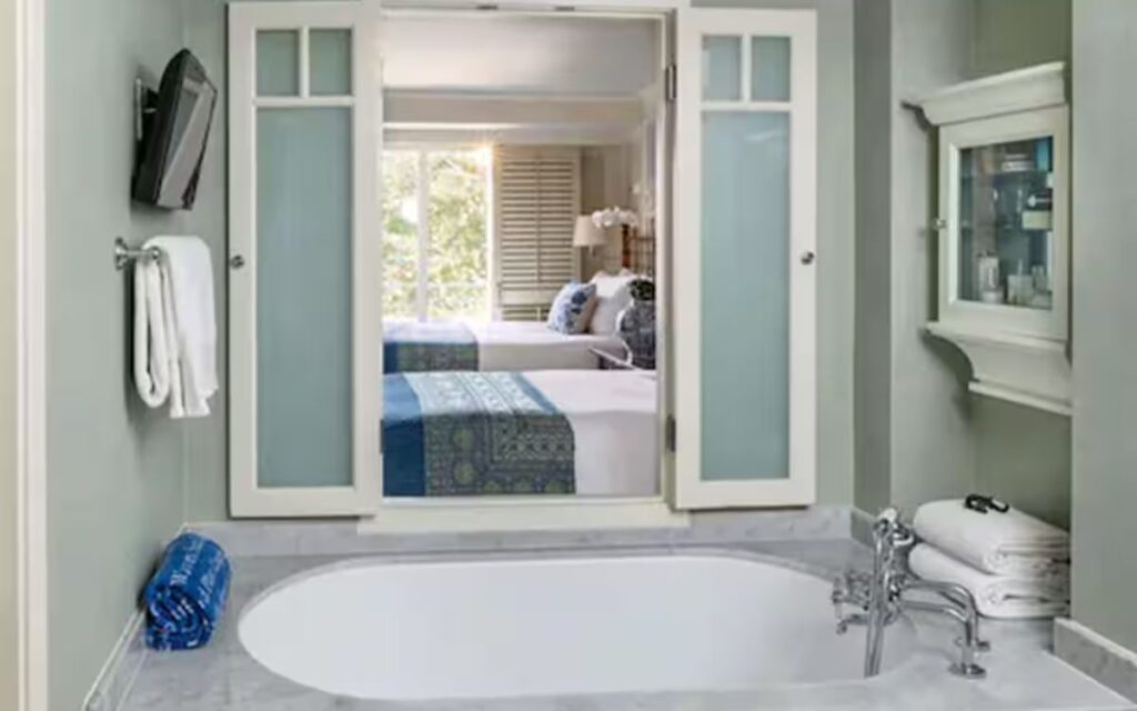 10-romantic-hotels-in-los-angeles-with-in-room-jacuzzi-suites-shutters-on-the-beach