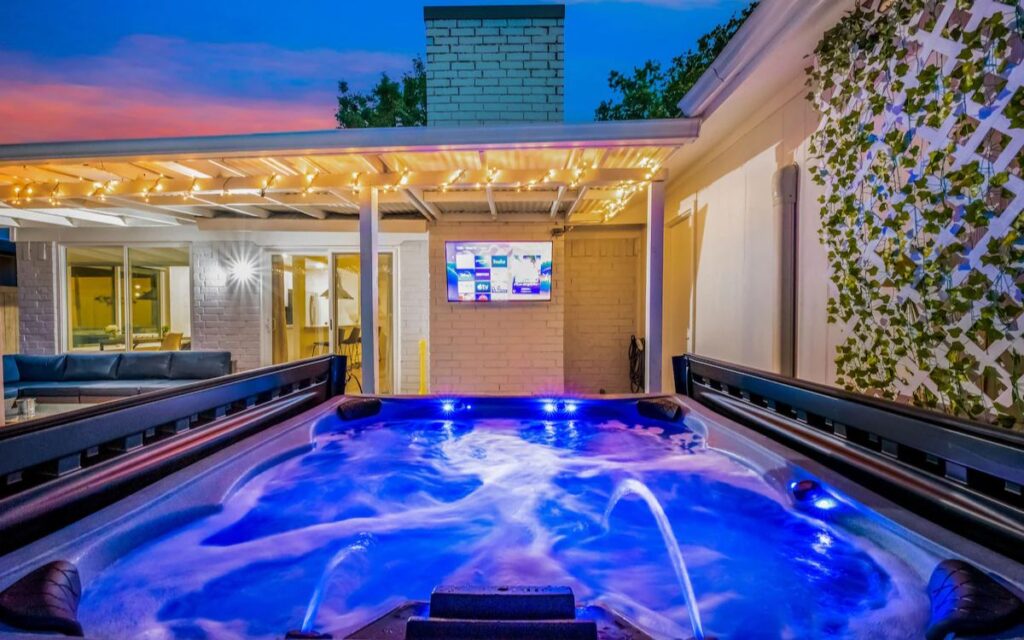 10-romantic-hotels-in-los-angeles-with-in-room-jacuzzi-suites-the-garland