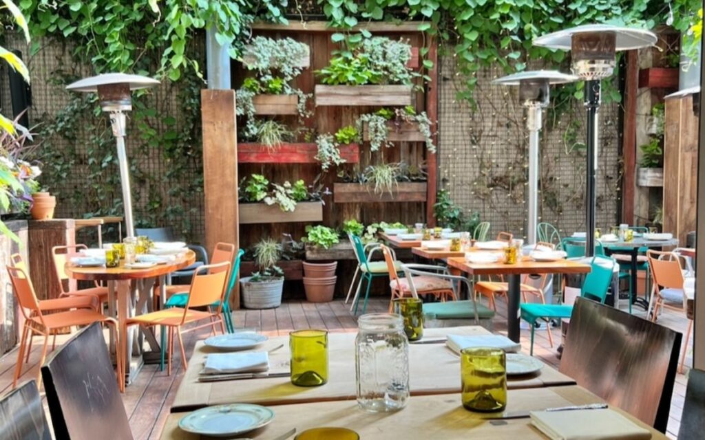 10-romantic-restaurants-in-philadelphia-talulas-garden