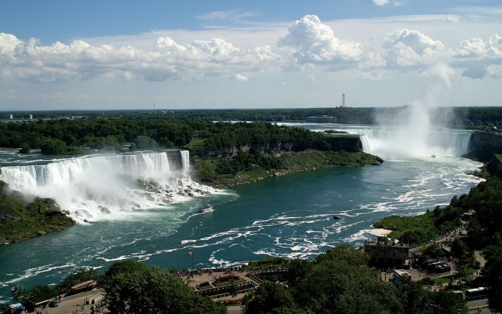 11-romantic-vacations-in-new-york-niagara-falls