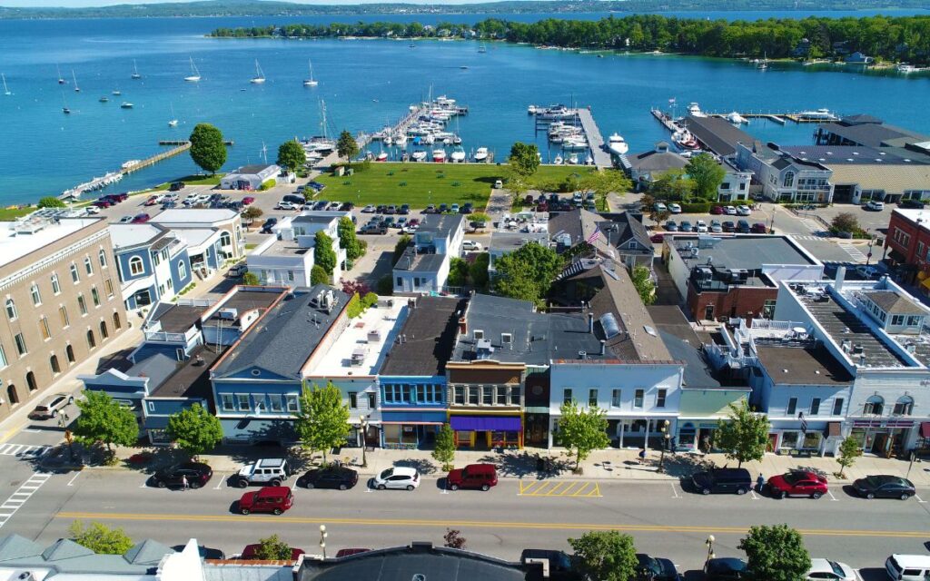 romantic-getaways-in-michigan-with-private-pool-harbor-springs