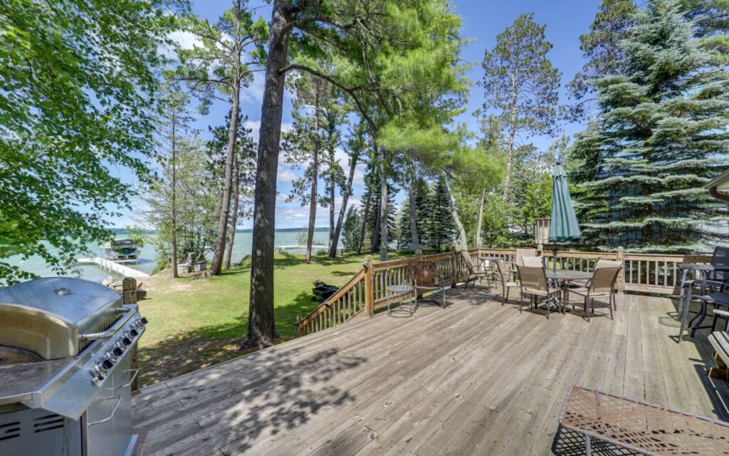 romantic-getaways-in-michigan-with-private-pool-rapid-city