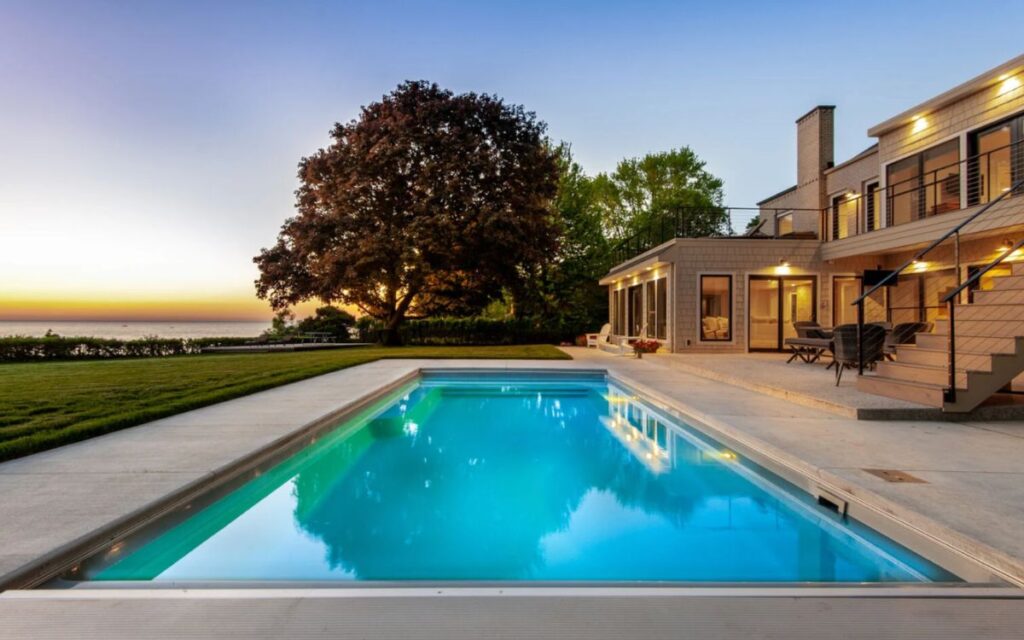 romantic-getaways-in-michigan-with-private-pool-south-haven