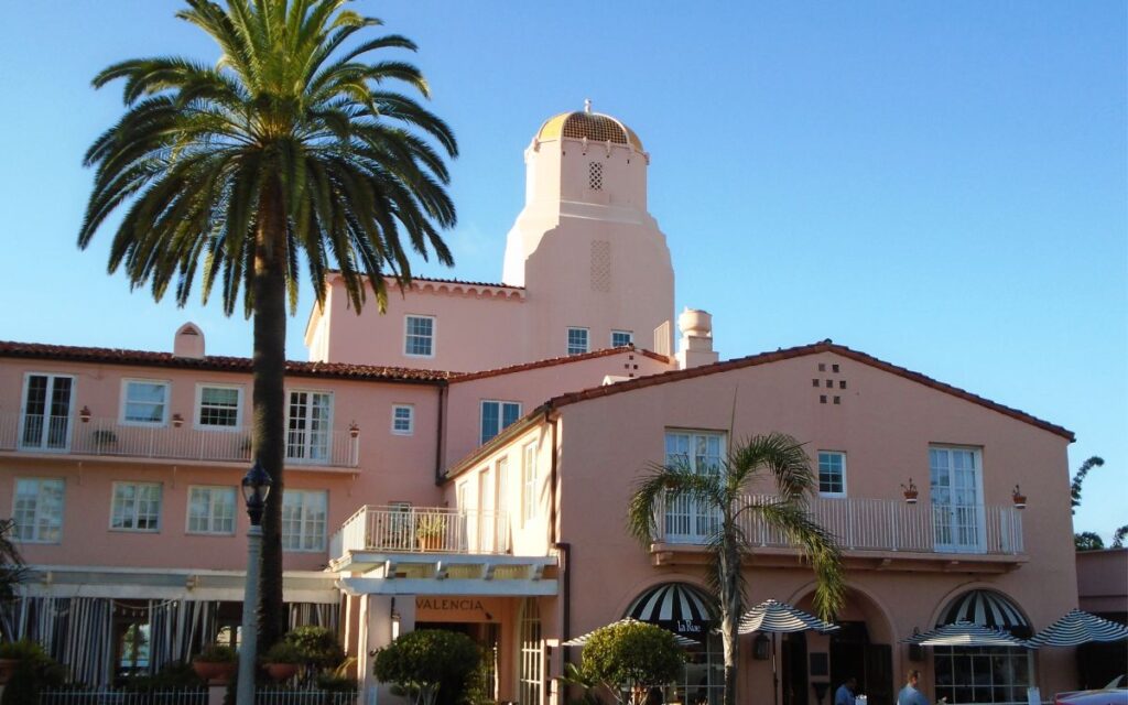 romantic-getaways-in-southern-california-la-valencia-hotel