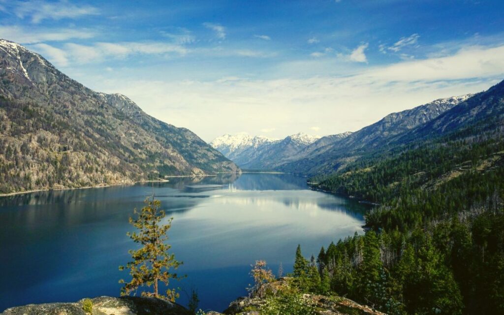 romantic-getaways-in-washington-lake-chelan