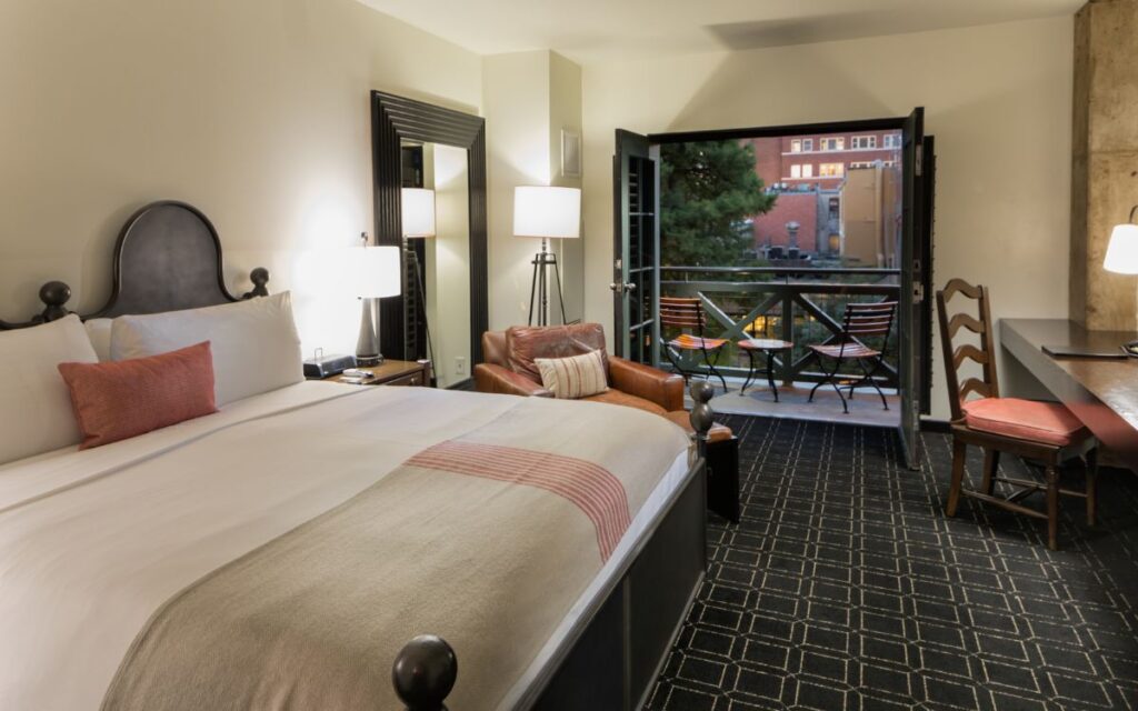romantic-hotels-in-san-antonio-hotel-valencia