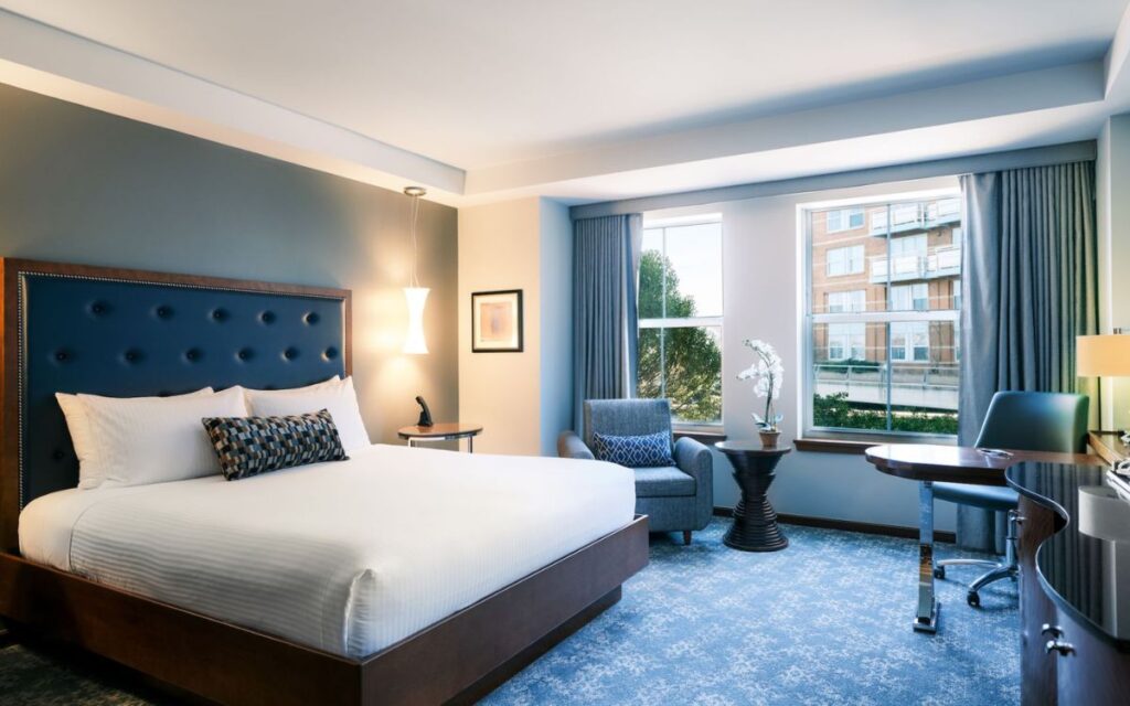 romantic-places-to-stay-in-boston-battery-wharf