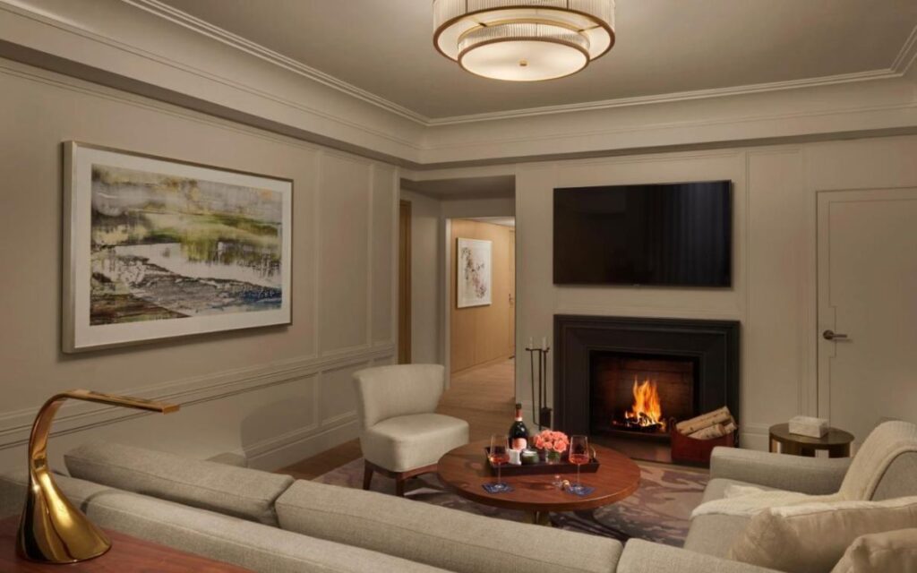 romantic-places-to-stay-in-boston-the-taj