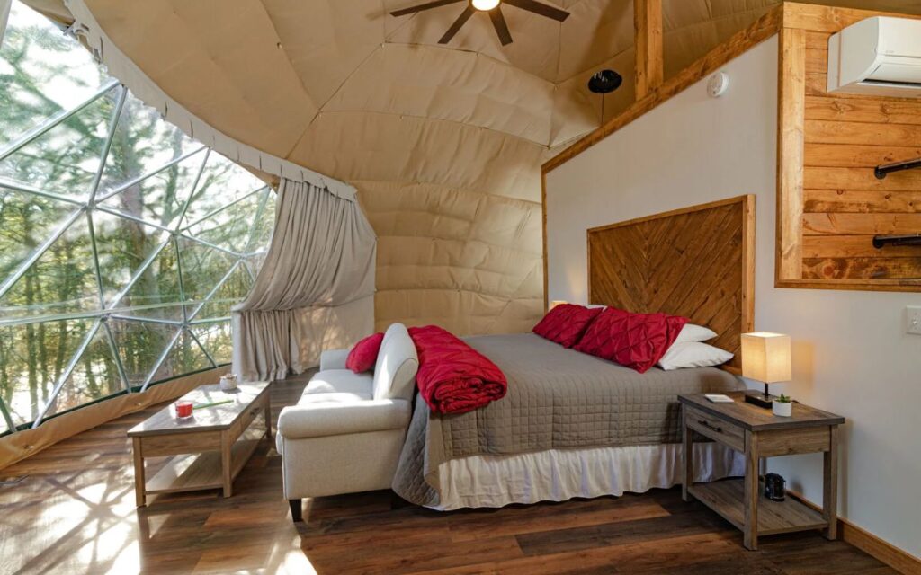 romantic-places-to-stay-in-ohio-hocking-hills-luxury-cabin