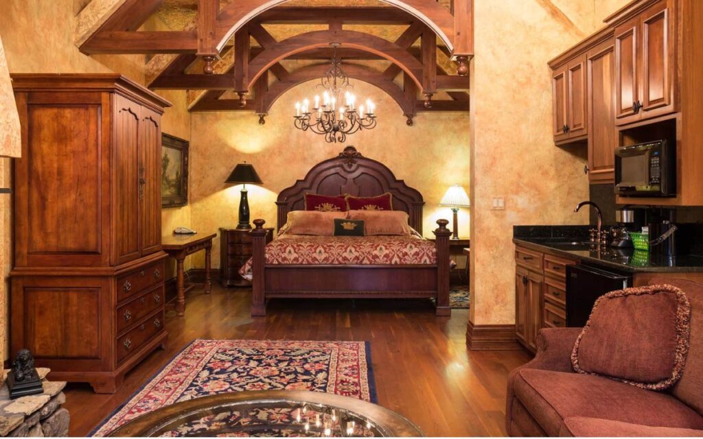 romantic-places-to-stay-in-ohio-landolls-mohican-castle