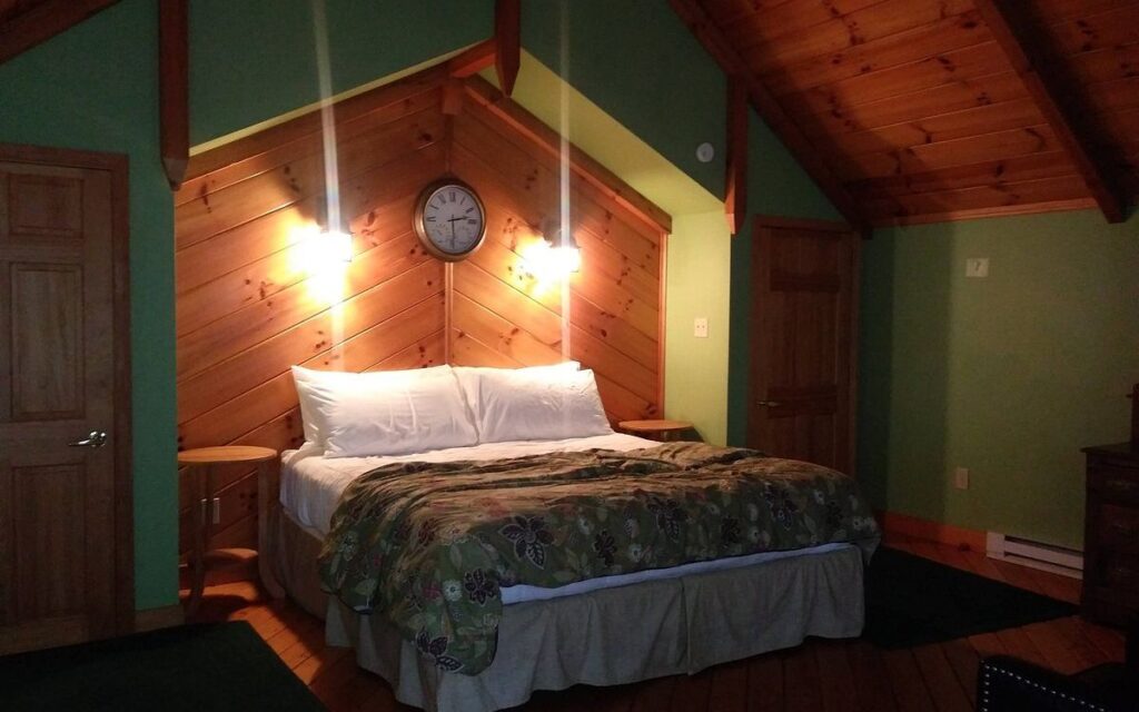 romantic-places-to-stay-in-ohio-ravenwood-castle
