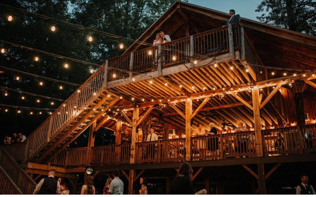 romantic-places-to-stay-in-ohio-treehouse-resort