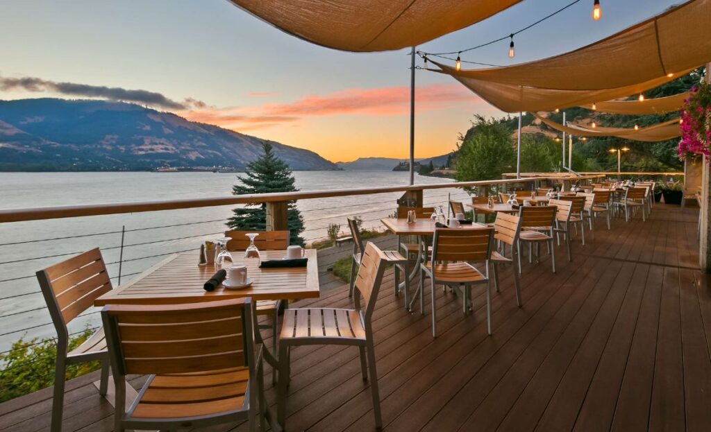 romantic-restaurants-in-atlanta-canoe