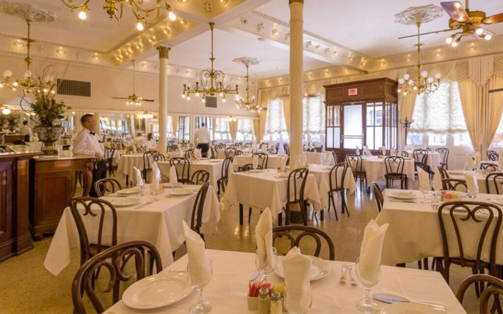 romantic-restaurants-in-new-orleans-antoines-restaurant