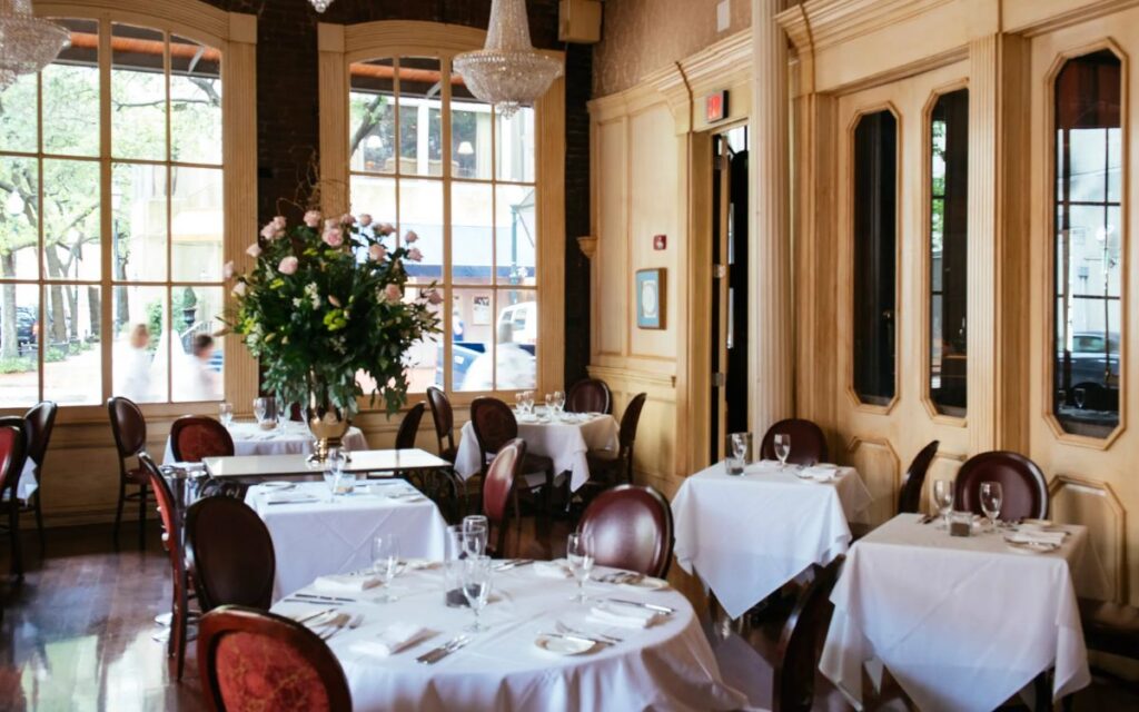 romantic-restaurants-in-new-orleans-august