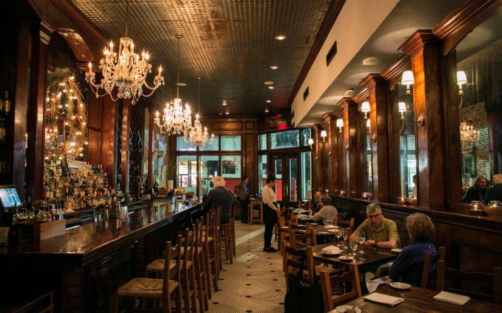 romantic-restaurants-in-new-orleans-coquette