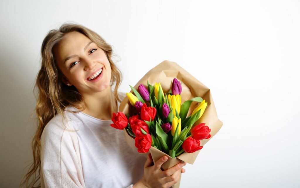 romantic-gift-ideas-for-her-monthly-flower